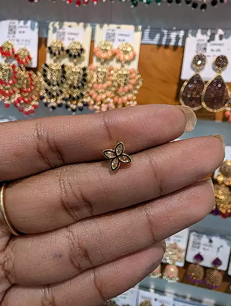 Black Flower Second Stud (JSS113)