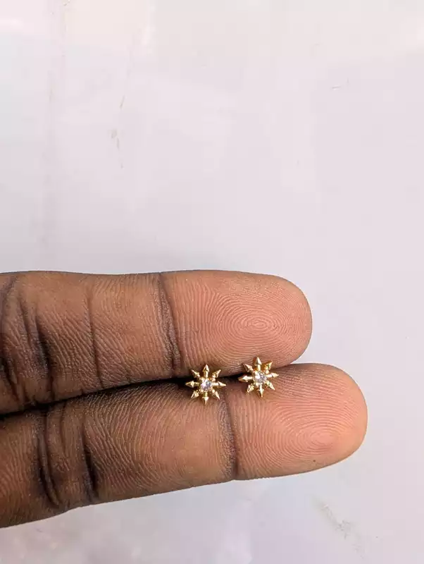 Star Second Stud (JSS147)