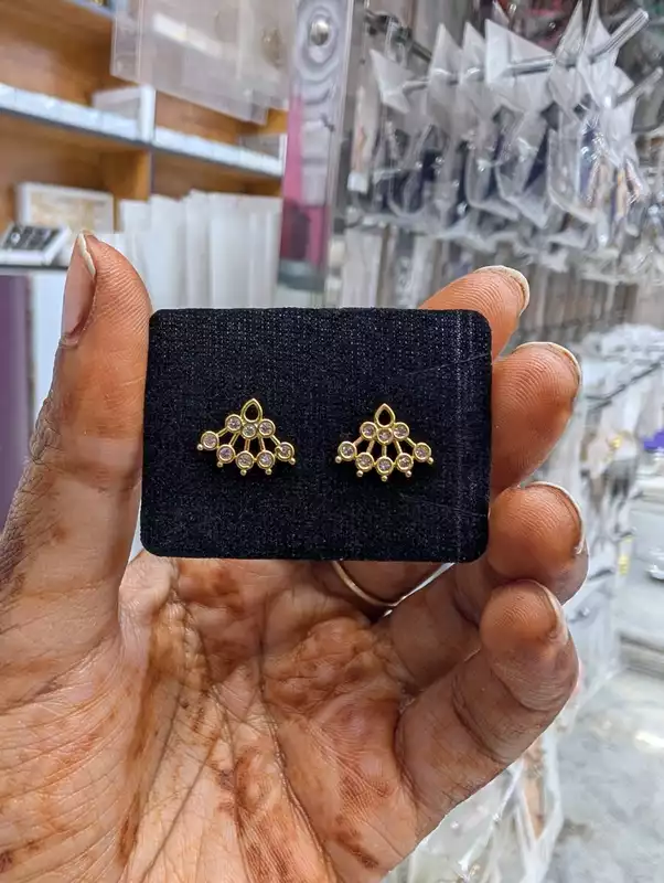 Stud JSS212