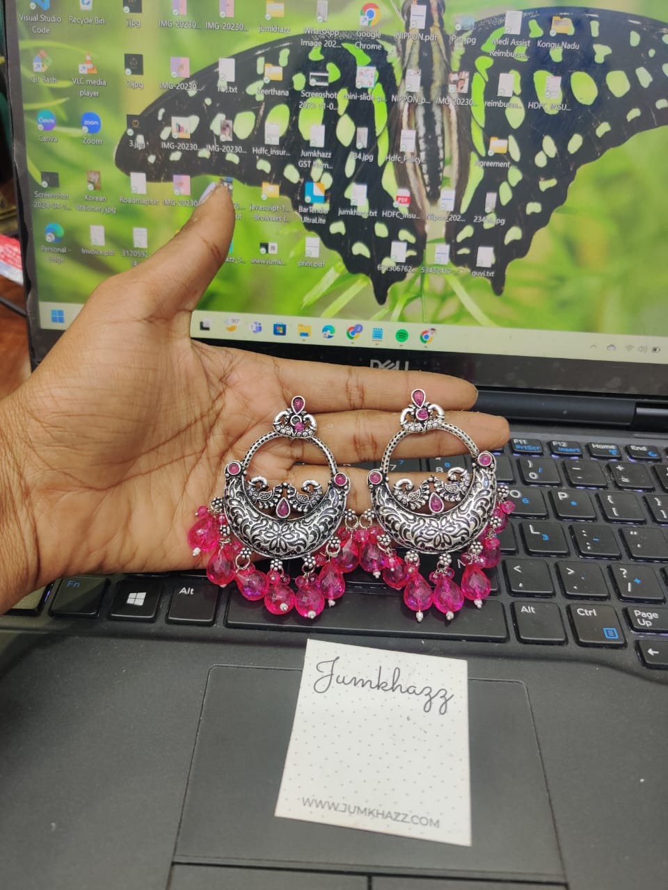 Weightless Stud JST538