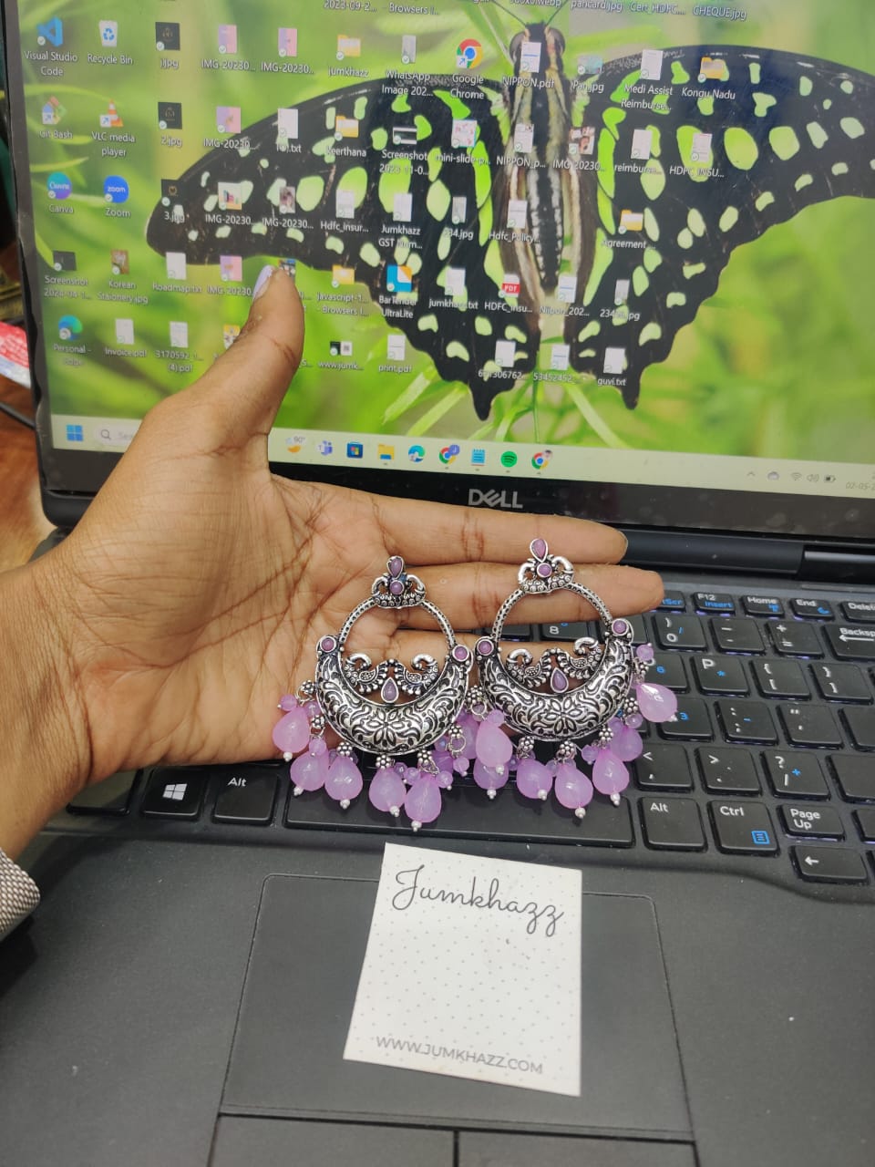 Weightless Stud JST538