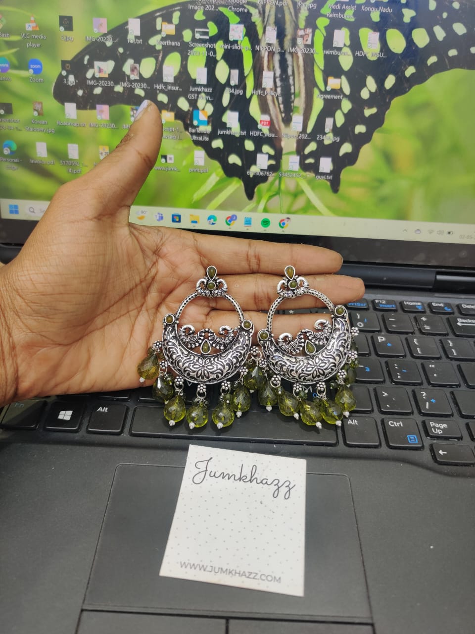 Weightless Stud JST538