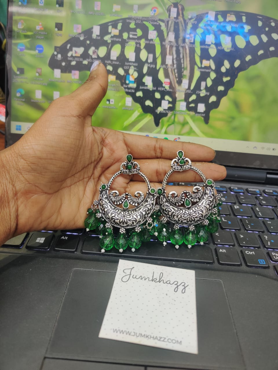 Weightless Stud JST538