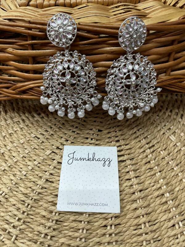 White stone stud JST640