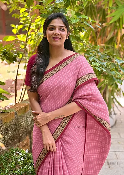 baby pink checked Narayanpet cotton saree with red border