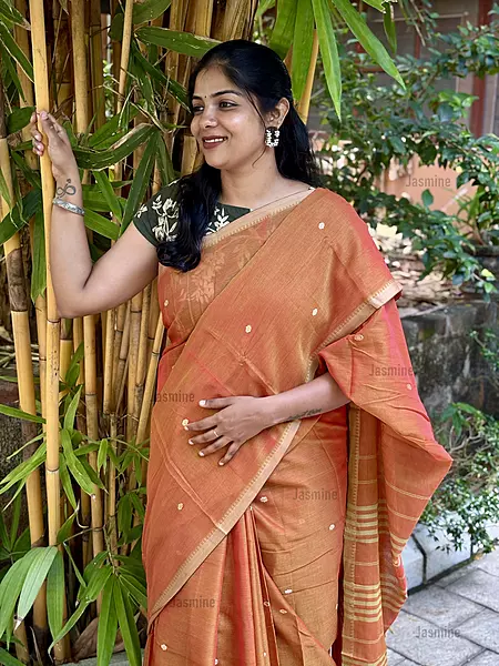 dual colour Narayanpet Cotton Saree with thread-woven buttas