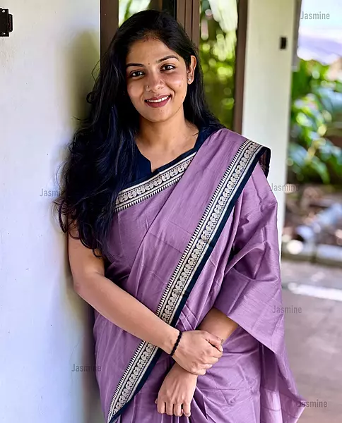 Dusty lavender 120-count Narayanpet cotton saree with contrasting dark blue border