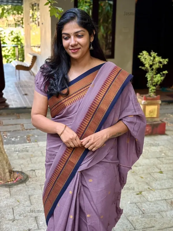 Thread-woven butta patterns on dusty lavender mercerised cotton Narayanpet saree