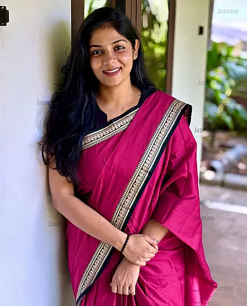 magenta Narayanpet cotton saree with plain body and dark blue mango-pattern woven border.