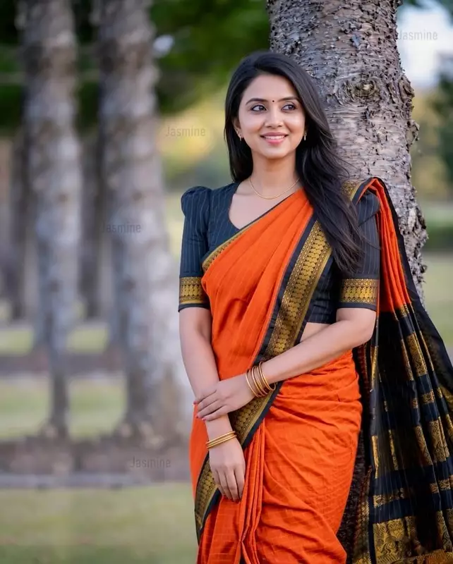 Dhanashree - धनश्री ( Gadwal Cotton silk sarees )