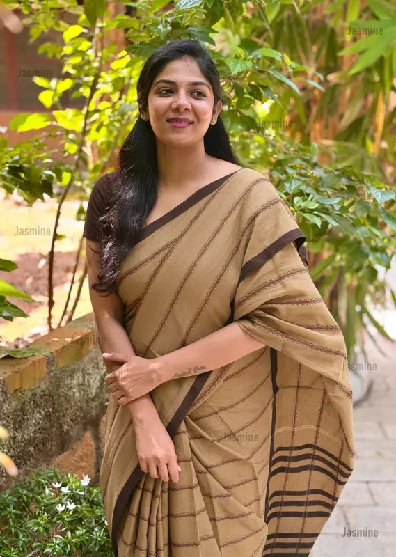 Narayanpet Cotton Saree with Zigzag Thread Woven Design