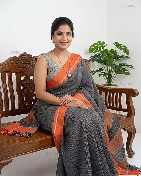 Black Patteda Anchu handloom saree with orange border