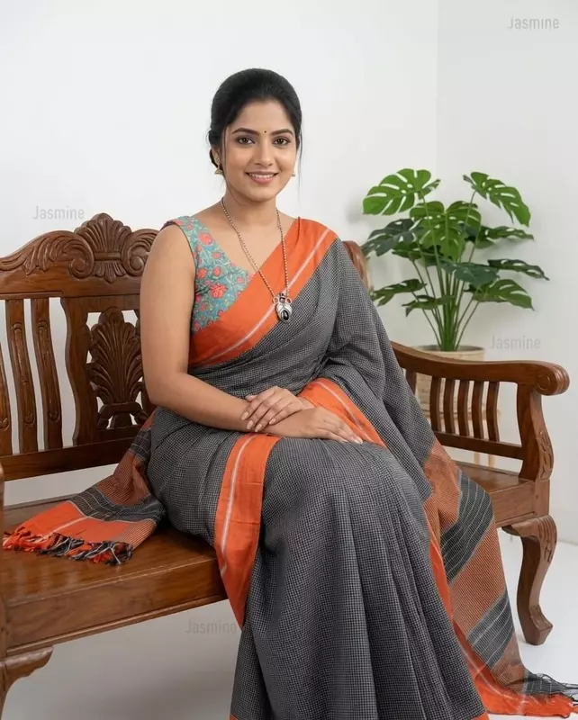 Black Patteda Anchu handloom saree with orange border