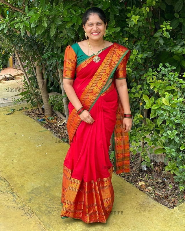 Anvi - అన్వీ ( Big Border - Red )
