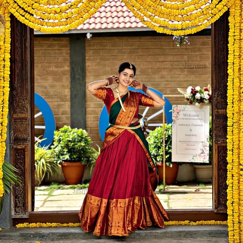 Meenakshi - मीनाक्षी  ( Narayanpet Half Saree Material )