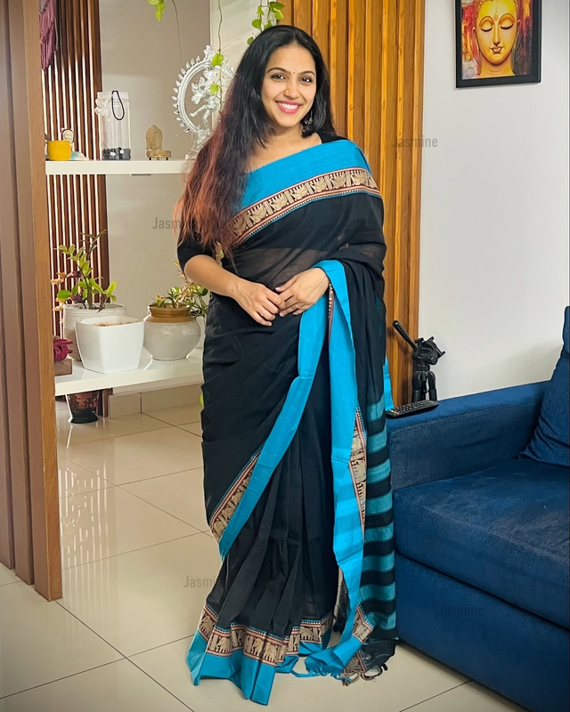 Sugandhi - സുഗന്ധി ( Authentic Narayanpet Handloom )