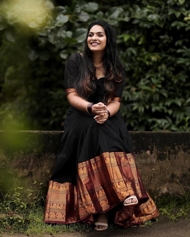 Savitha - ಸವಿತಾ ( Narayanpet long gown material )