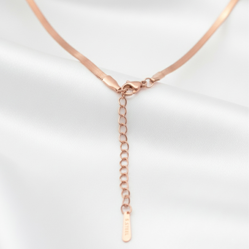 KAYYA21 Elegant Gold Clover Pendant Necklace – Stainless Steel | Anti-Tarnish, Lightweight | Pack of 1