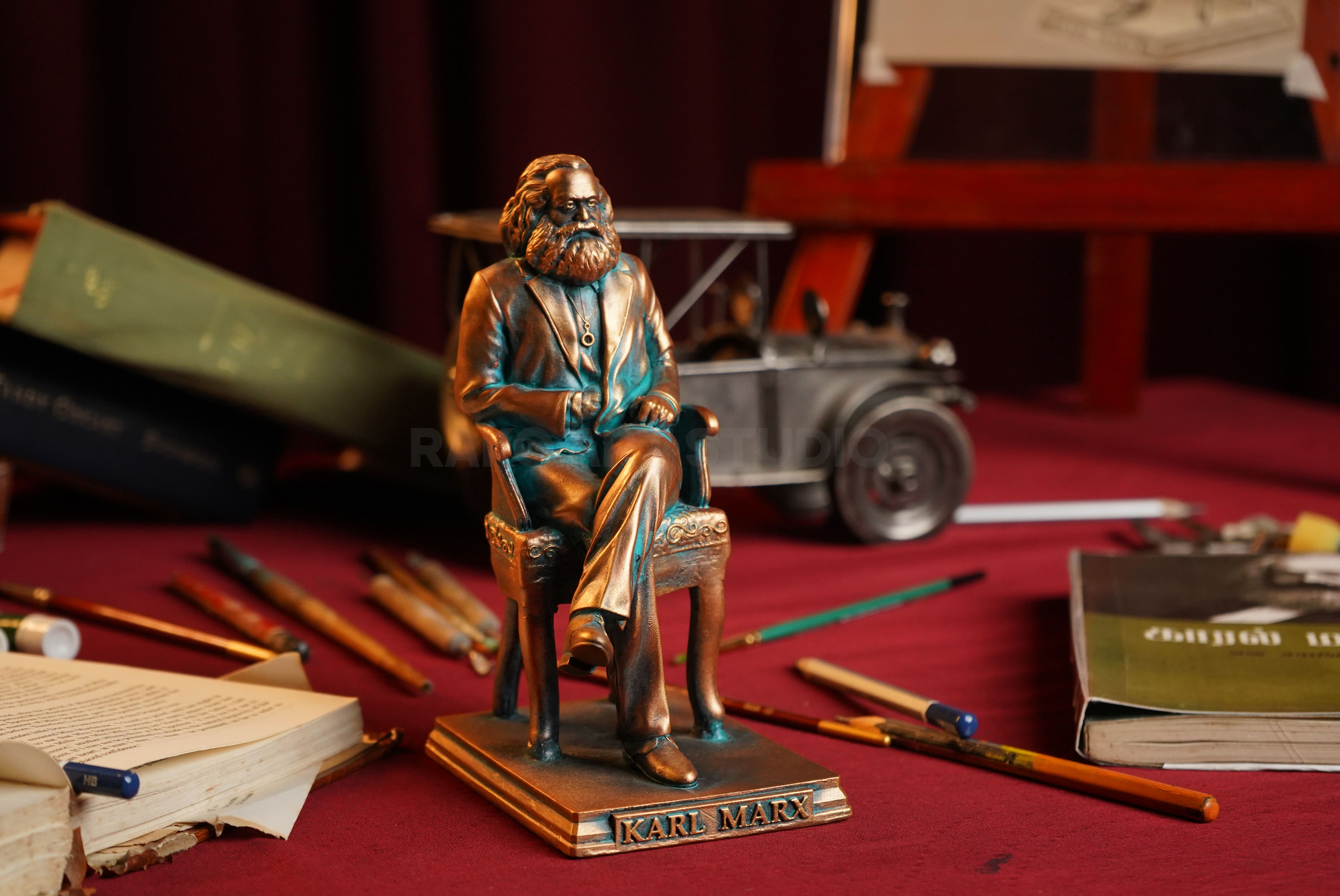 Karl MarxSculpture