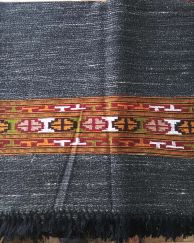 Kulluvi Shawl Black