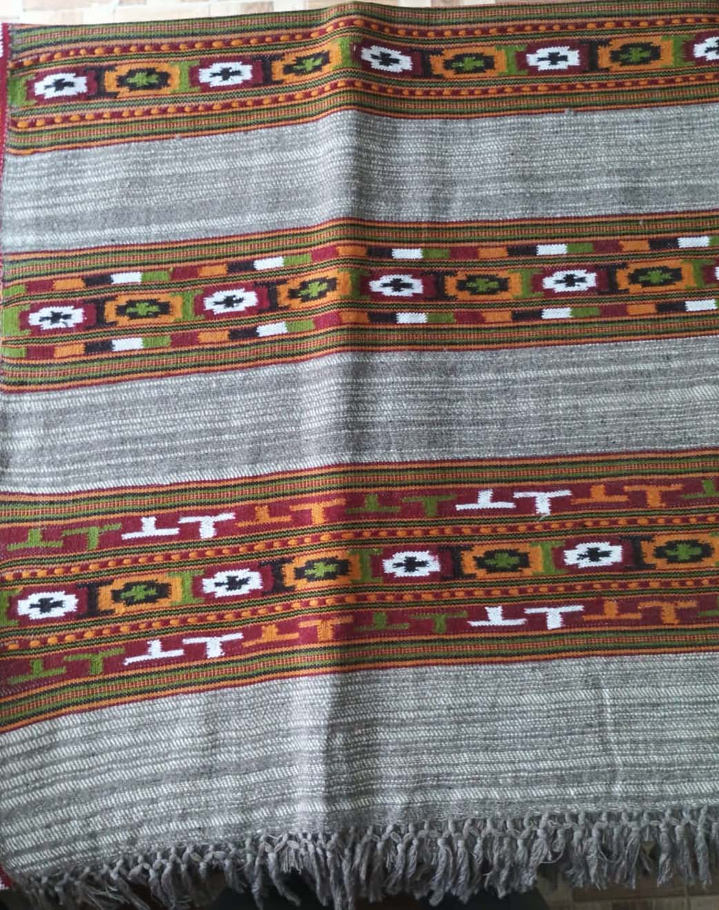 Kulluvi Shawl white
