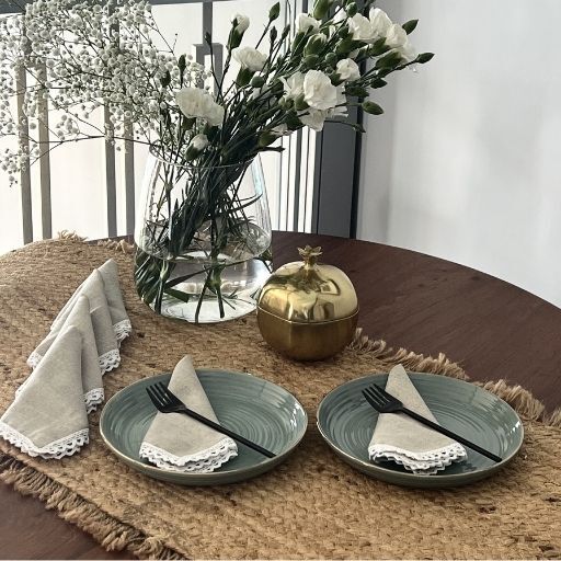 LINEN WITH LACE COCKTAIL NAPKINS (10x10)