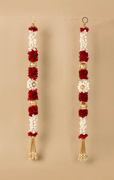MAROON MOGRA HANGING