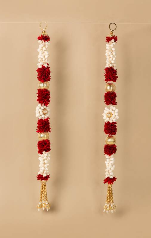 MAROON MOGRA HANGING
