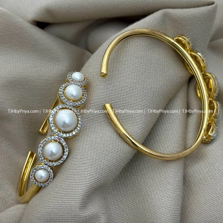 Ad Stones Flexible Adjusting Type Bracelet (TJH 454)