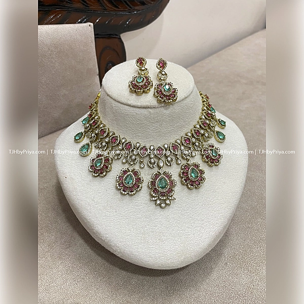 Premium Victorian Necklace