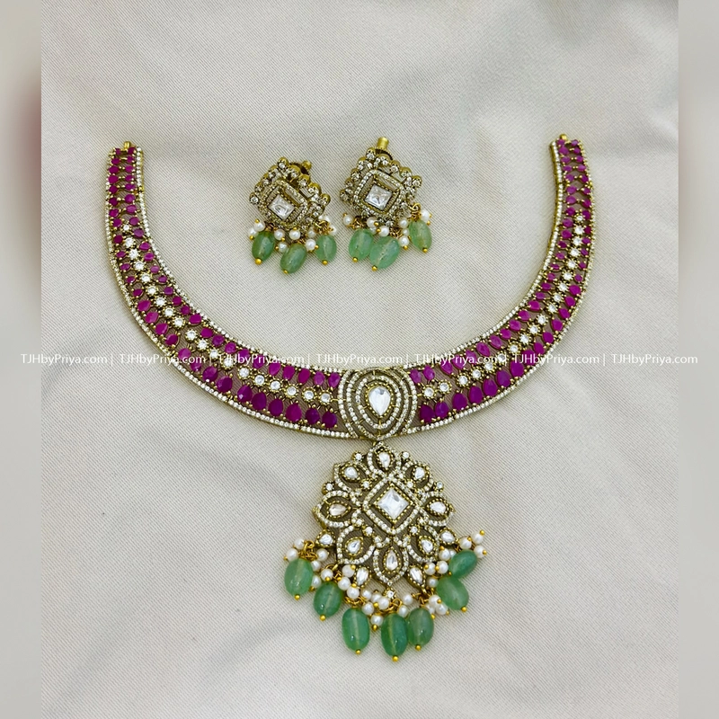 Premium Victorian Stones Necklace With Light Green Beads