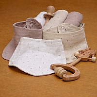 Muslin Bib with Wash Cloth