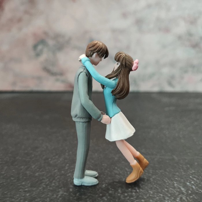 Miniature Couple Hug Toy