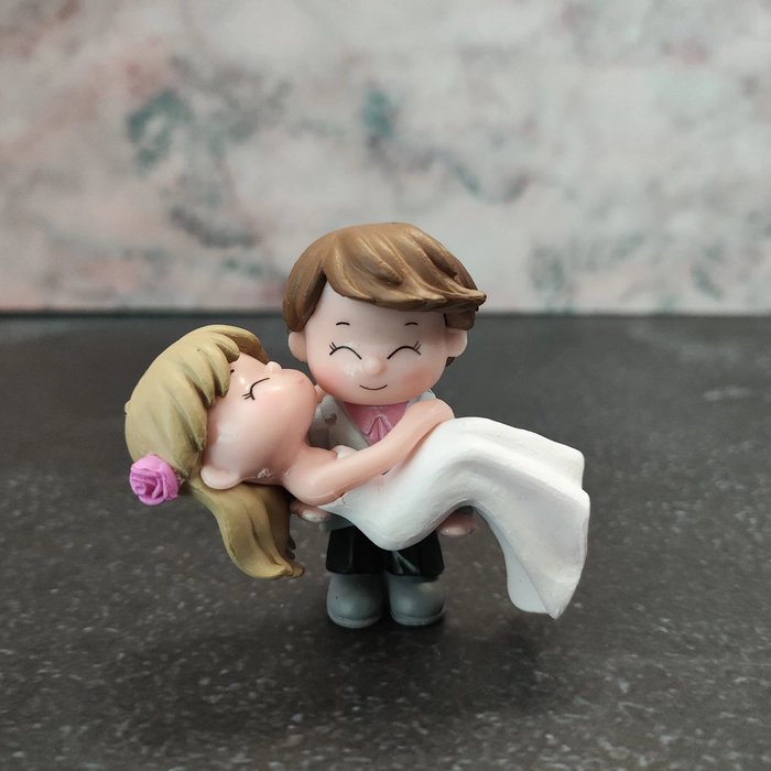 Miniature Couple Lifting Toy
