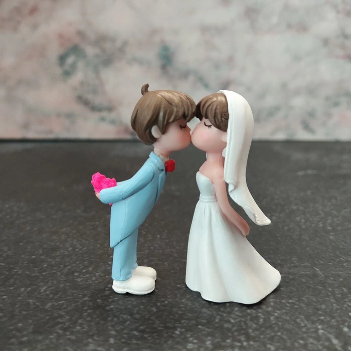 Miniature Couple Wedding Kiss Toy