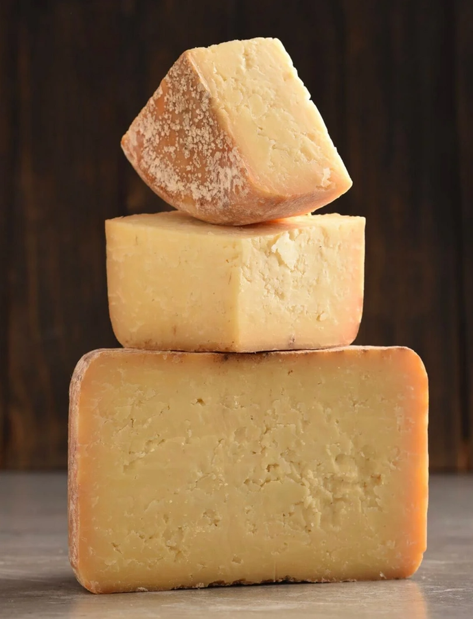 Moony - Cloth Bound Cheddar Cheese