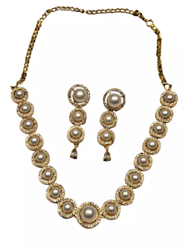 NECKLACE AD