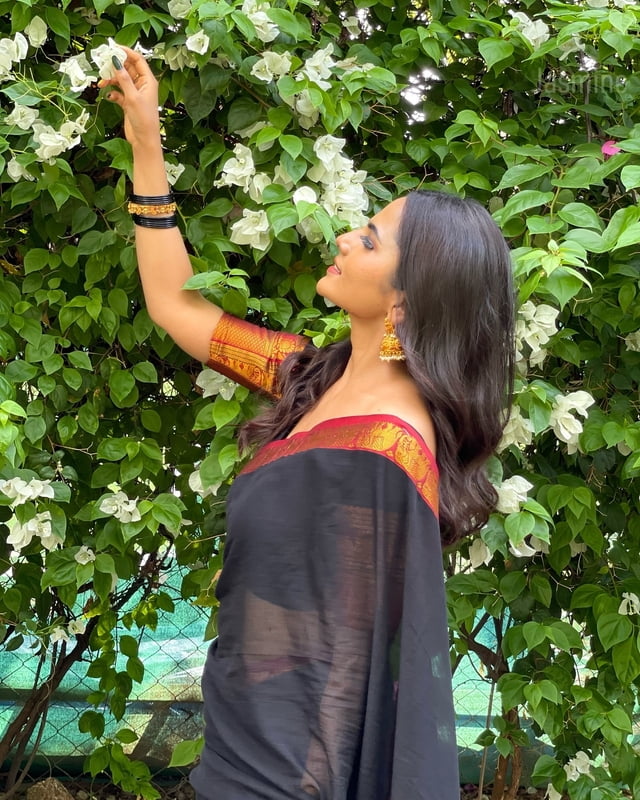 Big Border - Black ( Pure Narayanpet Handloom )