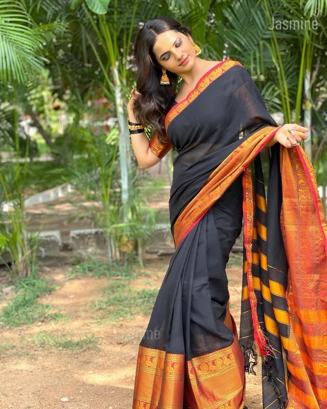 Big Border - Black ( Pure Narayanpet Handloom )