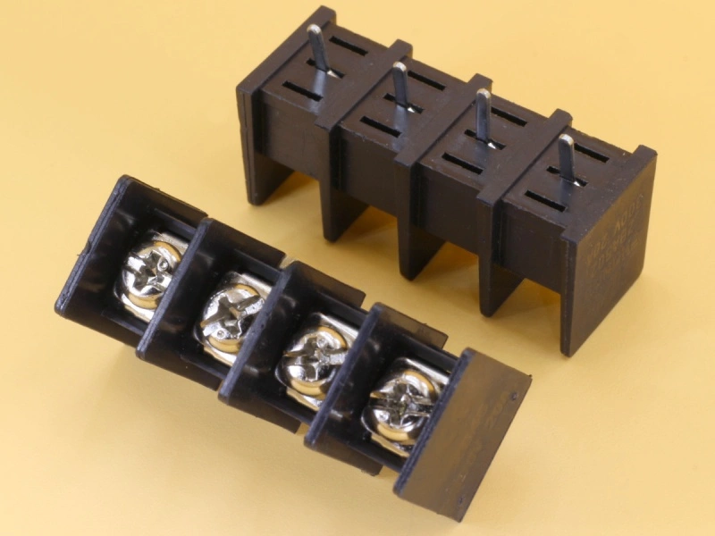 4 Pin 9.5mm 300V 20A Barrier Terminal Block Screw M4