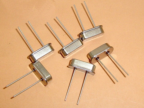 11.0592 Mhz Crystal HC-49US 2Pin DIP Through-Hole Half Size