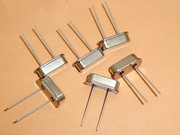 25 Mhz Crystal HC-49US 2Pin DIP Through-Hole Half Size