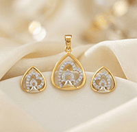18 kt Gold Nested Hearts Pendant Set