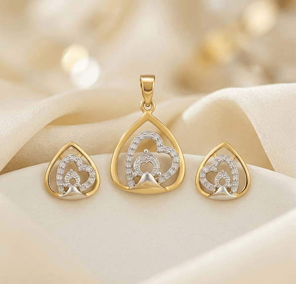 18 kt Gold Nested Hearts Pendant Set