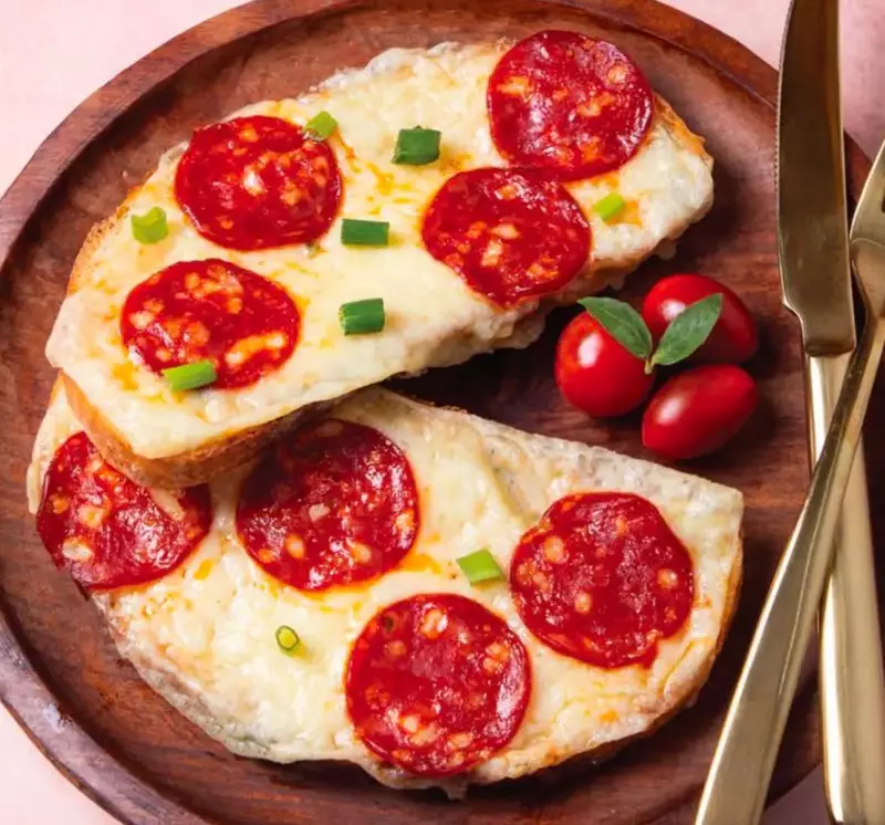 Pork Extra Cured & smoked Pepperoni (Premium) 500 Gms - Slice Of Pink