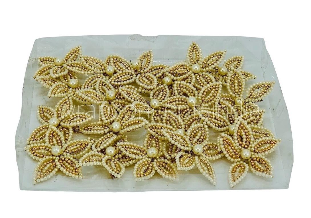 Flower in Pearl & gold beads (5 strings)