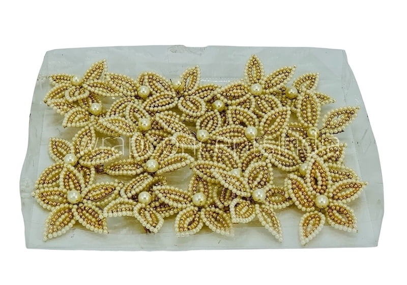 Flower in Pearl & gold beads (5 strings)