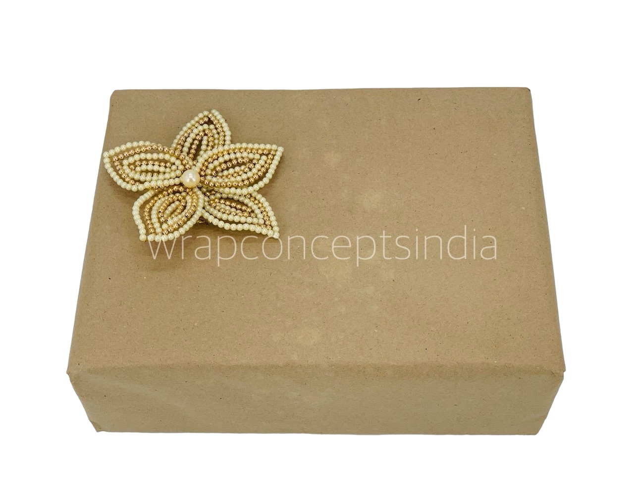 Flower in Pearl & gold beads (9 strings)
