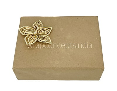 Flower in Pearl & gold beads (9 strings)