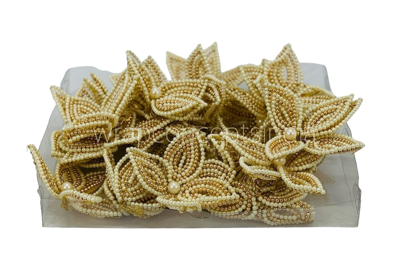 Flower in Pearl & gold beads (9 strings)